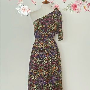Beautiful maxi dress, never worn, perfect fit
